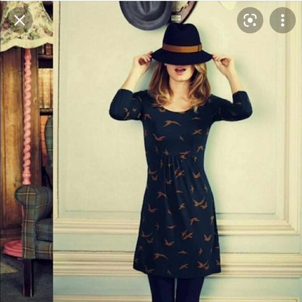 Boden brown bird tunic in navy. Size 4R. Good used condition.